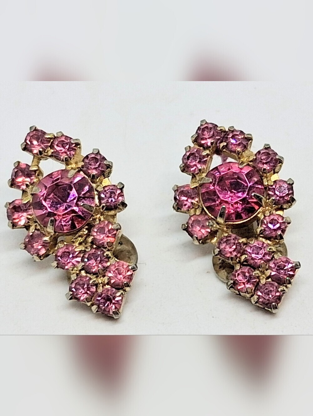 * Vintage Pink Rhinestone Unsigned Clip On Earrings